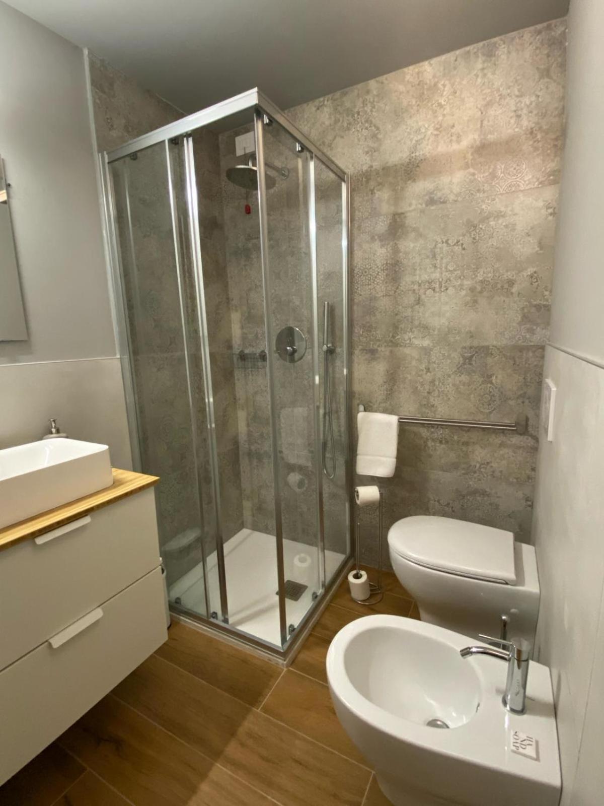 Wish Rooms Charme&Relax Bergamo Bagian luar foto