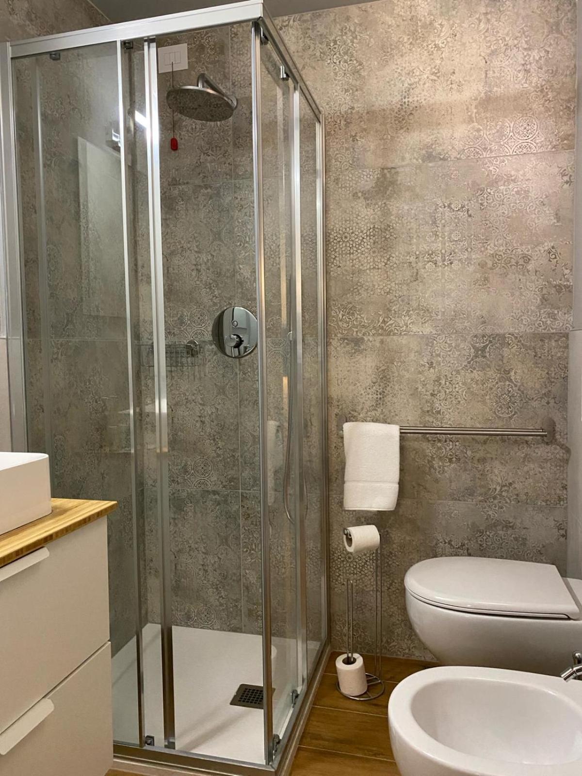 Wish Rooms Charme&Relax Bergamo Bagian luar foto