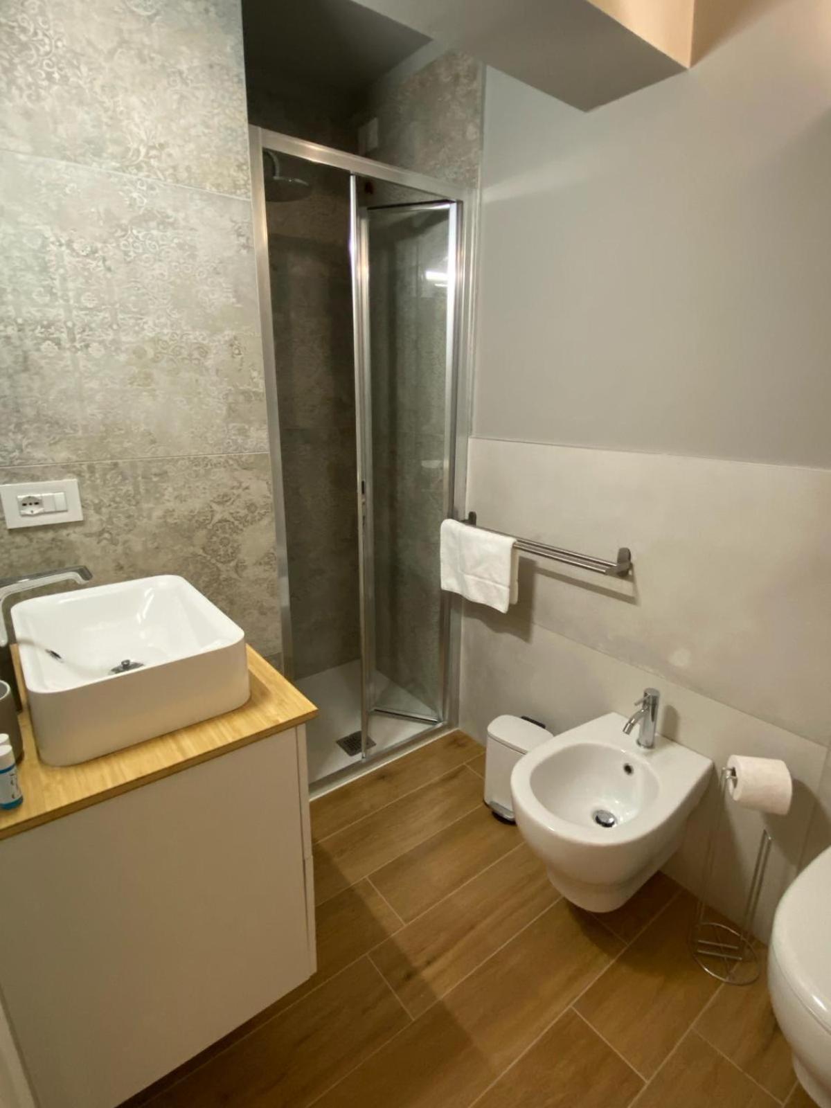 Wish Rooms Charme&Relax Bergamo Bagian luar foto