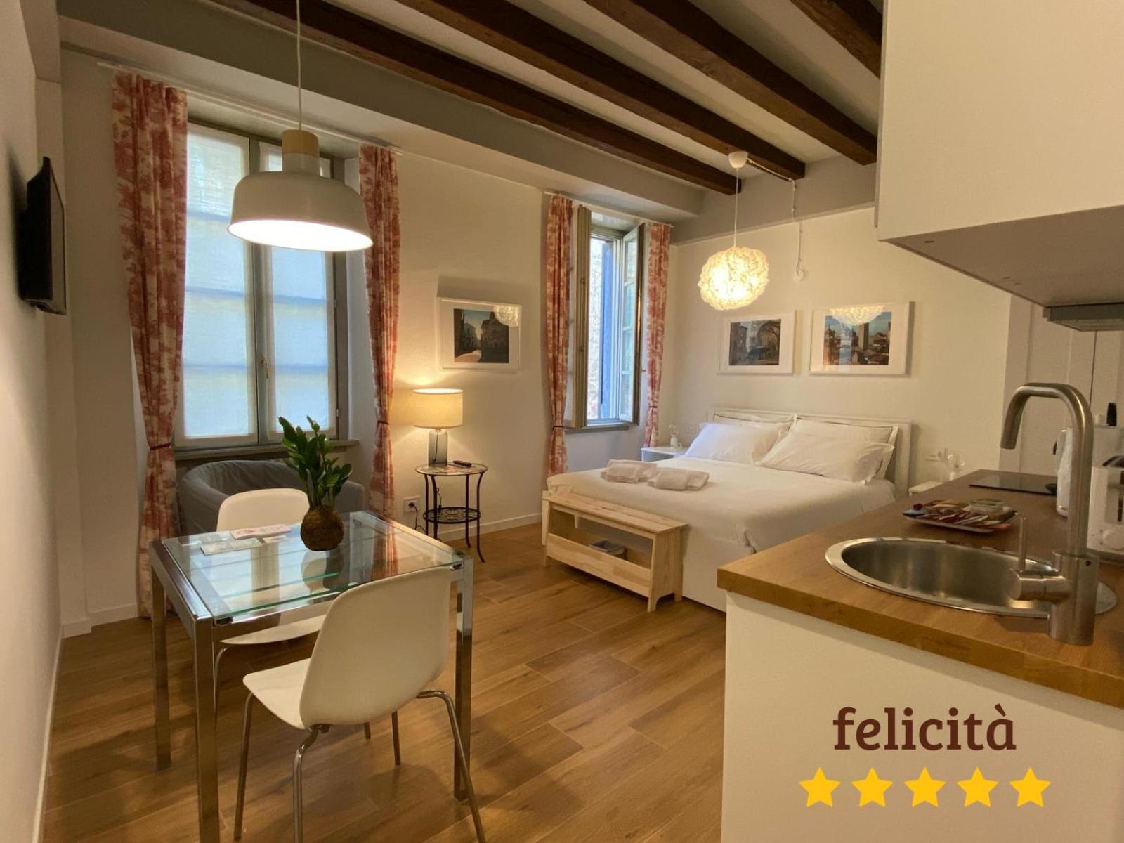 Wish Rooms Charme&Relax Bergamo Bagian luar foto
