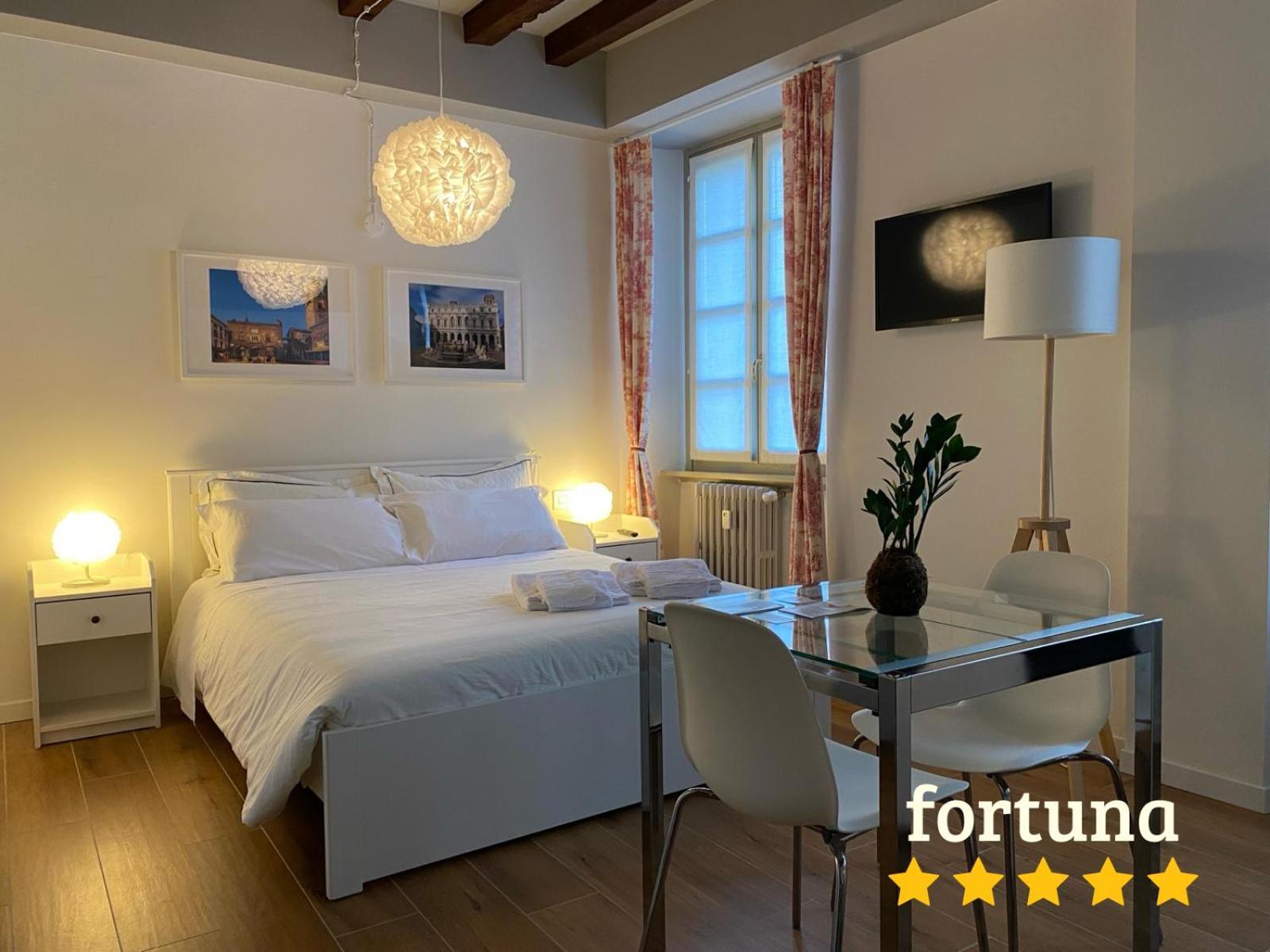 Wish Rooms Charme&Relax Bergamo Bagian luar foto