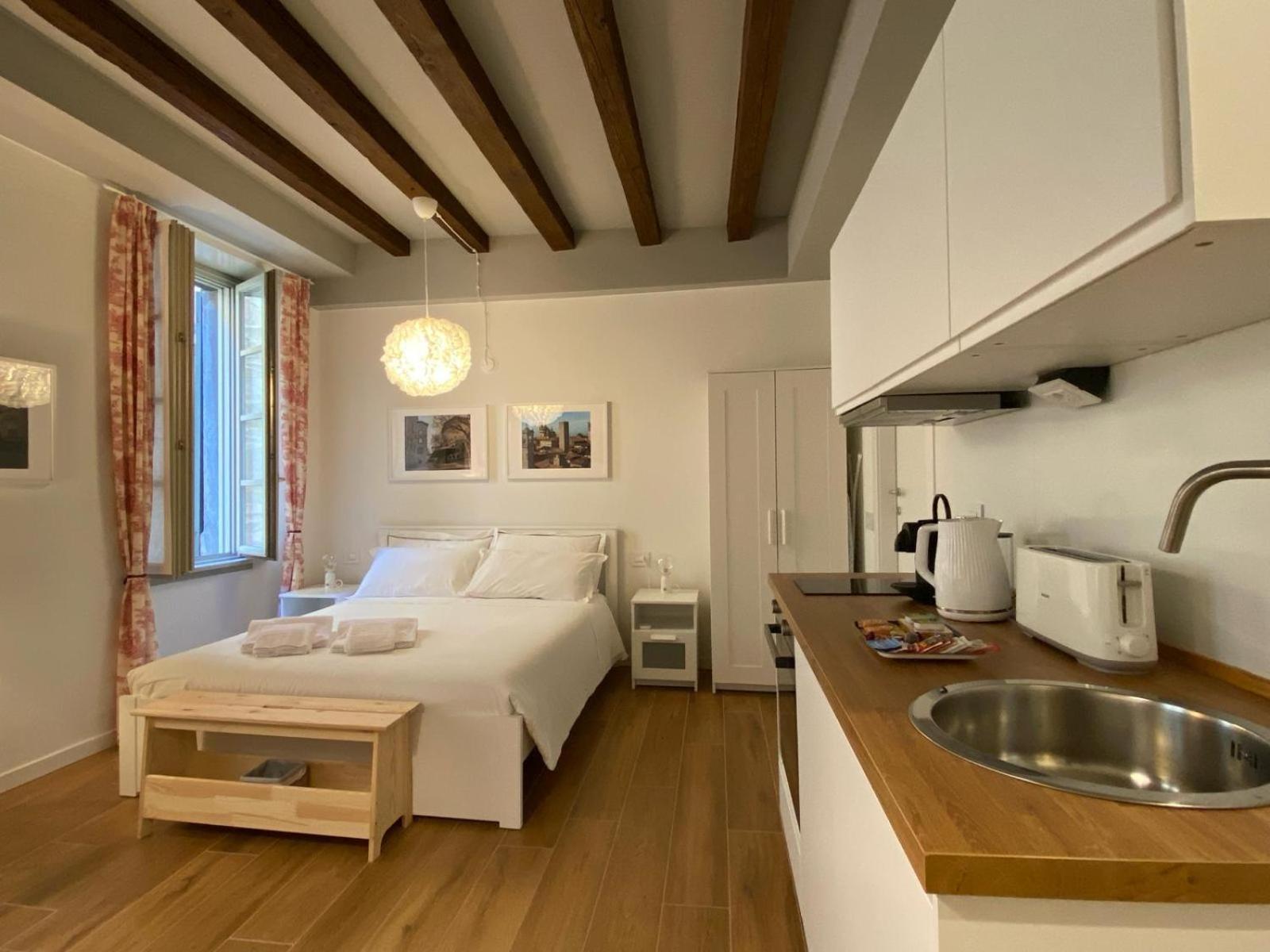 Wish Rooms Charme&Relax Bergamo Bagian luar foto