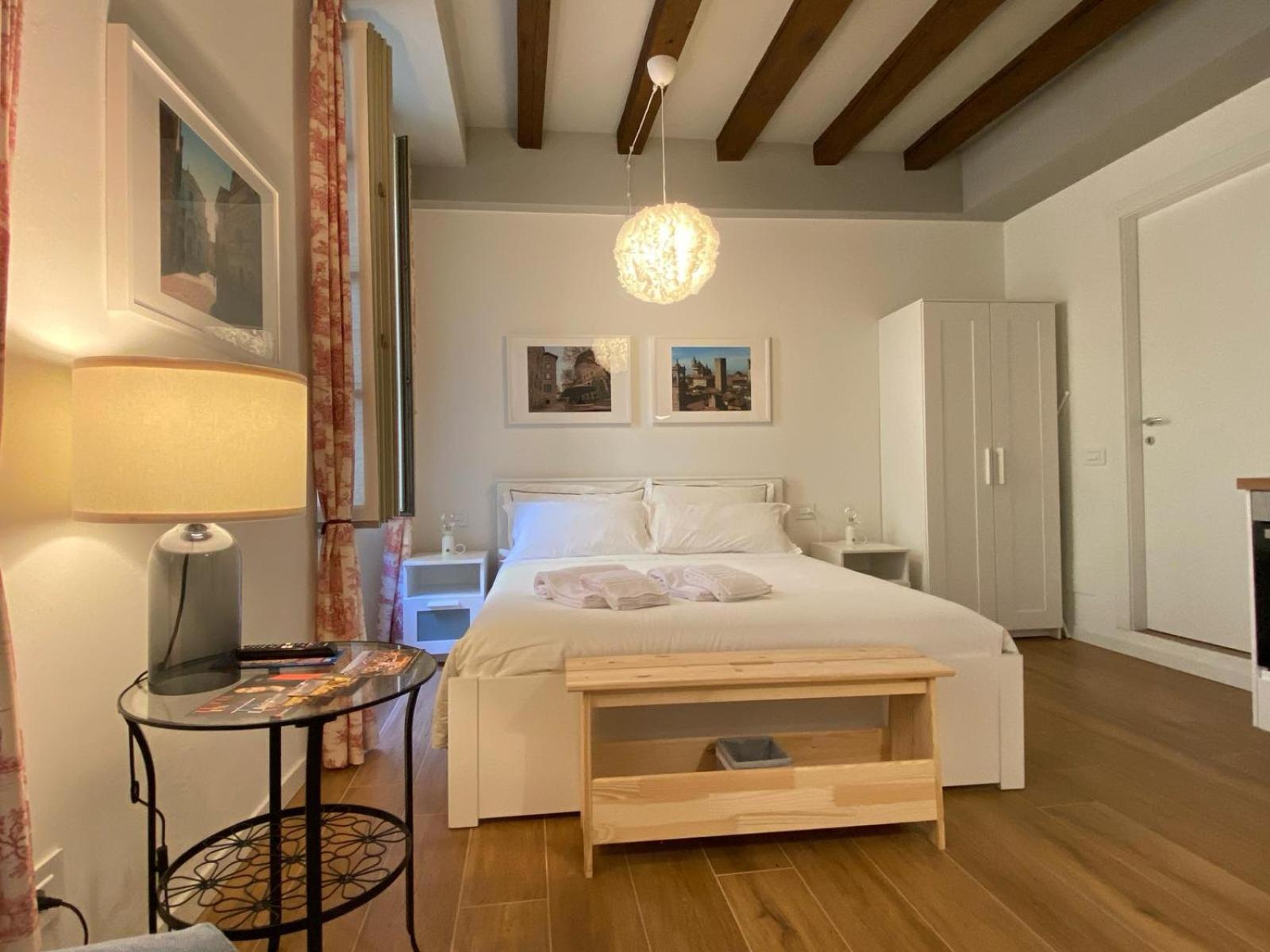 Wish Rooms Charme&Relax Bergamo Bagian luar foto