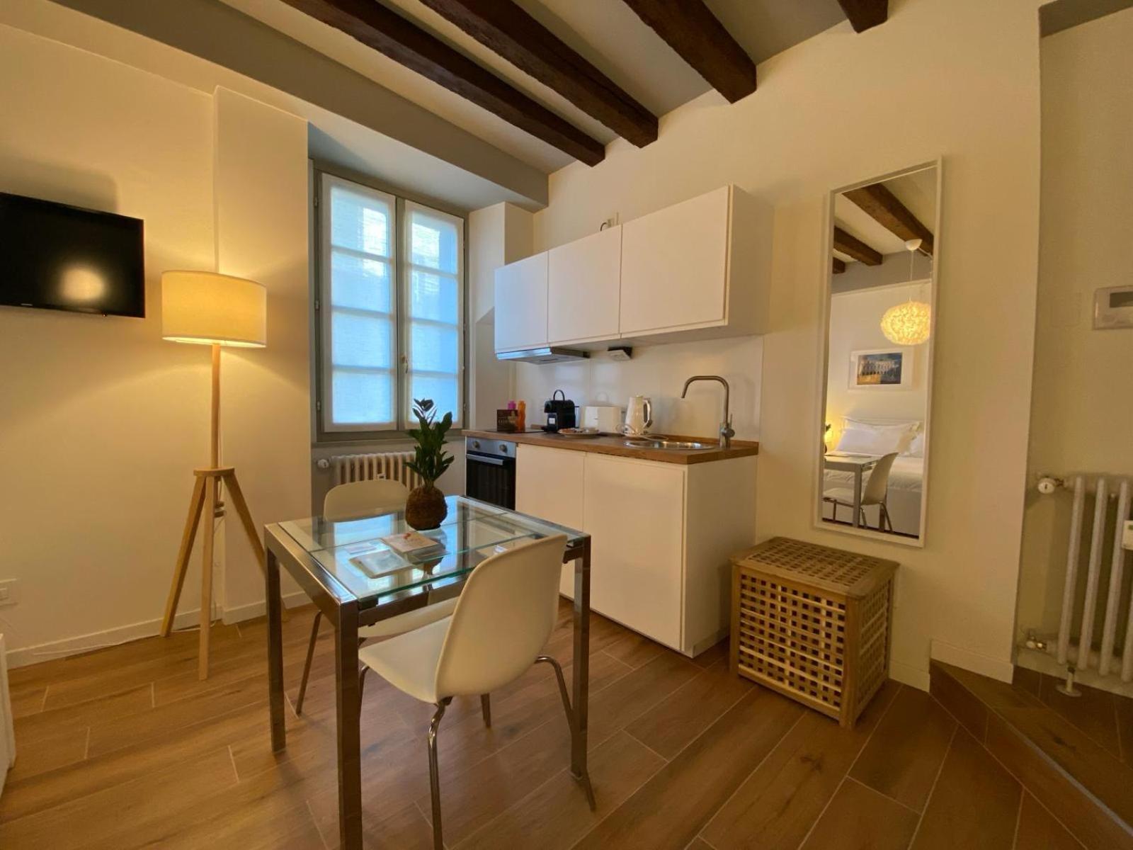 Wish Rooms Charme&Relax Bergamo Bagian luar foto