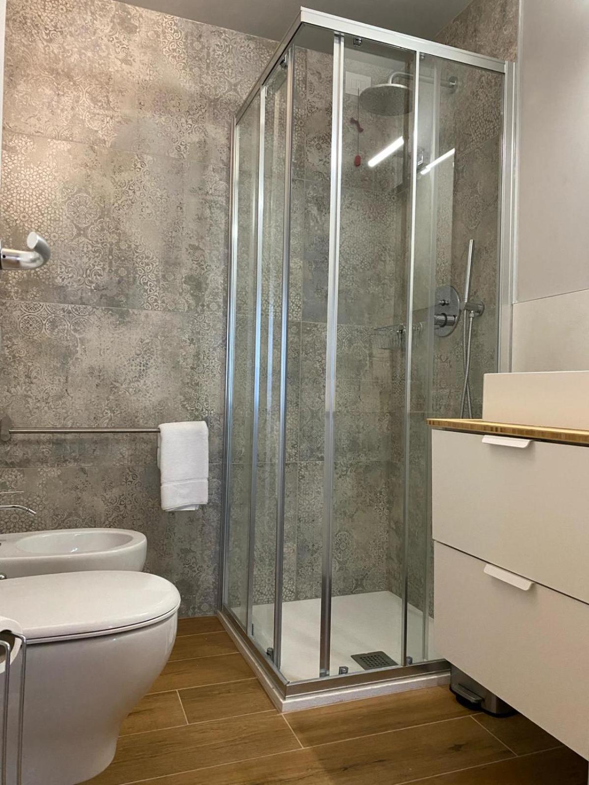 Wish Rooms Charme&Relax Bergamo Bagian luar foto