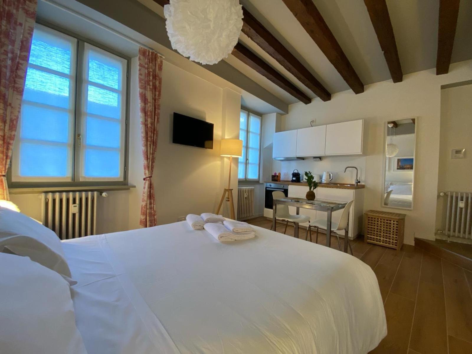 Wish Rooms Charme&Relax Bergamo Bagian luar foto